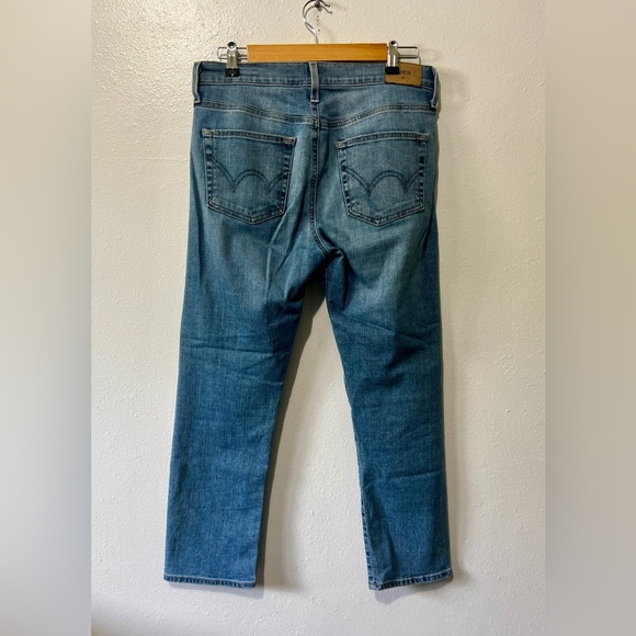 EDWIN Light Wash Elin Straight Leg Crop - Size 28 (Measures 31") - Picture 6 of 13